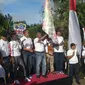 Gubernur Papua Barat Dominggus Mandacan menghadiri cara Millenial Road Safety Festival digelar di Lapangan Borarsi, Manokwari, Papua Barat pada Sabtu (2/2/2019).  (Liputan6.com/Nafiysul Qodar)