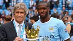 Yaya Toure. Gelandang Pantai Gading yang kini berusia 38 tahun dan telah pensiun pada Januari 2020 bersama QD Huanghai ini pernah memperkuat Manchester City selama 8 musim, 2010/2011 hingga 2017/2018. Tiga kali ia menjadi juara Liga Inggris, musim 2011/12, 2013/14 dan 2017/18. (AFP/Andew Yates)