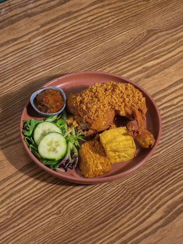 7 Potret Acha Sinaga Buka Restoran di Sydney, Menunya Ayam, Bebek dan Iga Penyet