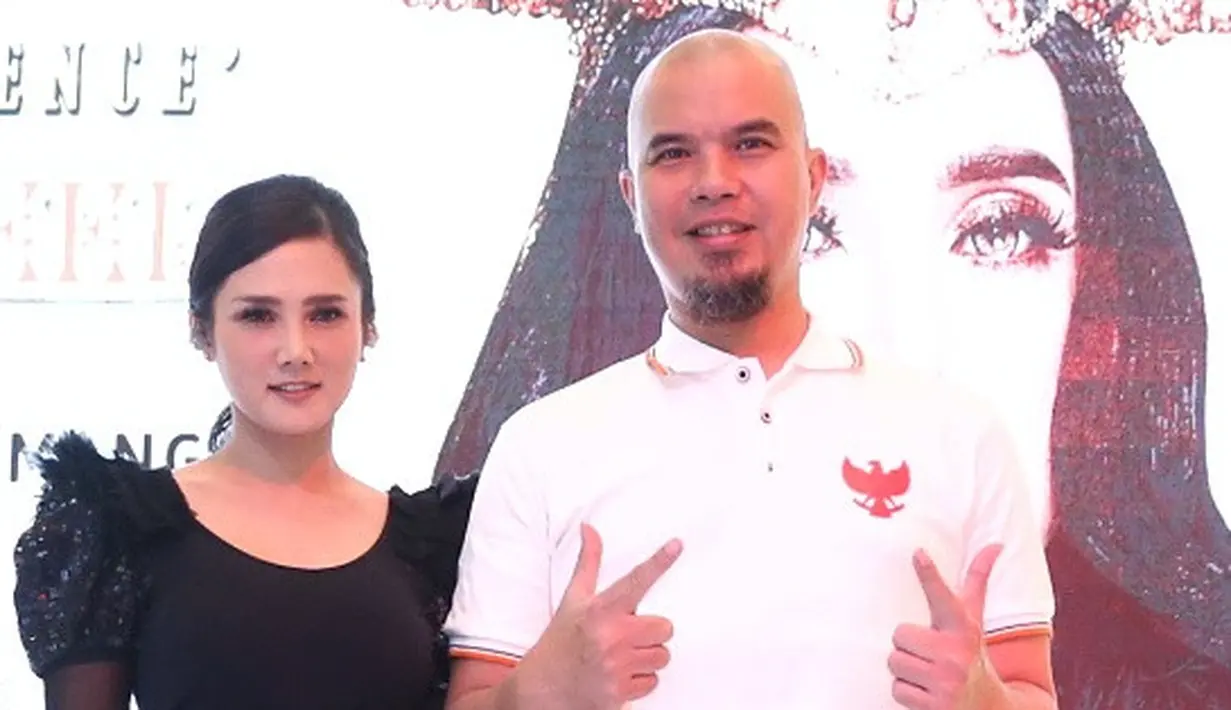 "Intinya cari suasana baru saja. Aku saja kadang suka bawain lagu (komposer) lain, masak dia harus bawain lagu saya terus," kata Ahmad Dhani. (Nurwahyunan/Bintang.com)