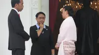 Presiden Joko Widodo bertemu Duta Besar Luar Biasa dan Berkuasa Penuh Myanmar untuk Indonesia Ei Ei Khin Aye didampingi Menlu Retno Marsudi di Istana Merdeka, Selasa (12/9/2017). (Liputan6.com/Ahmad Romadoni)