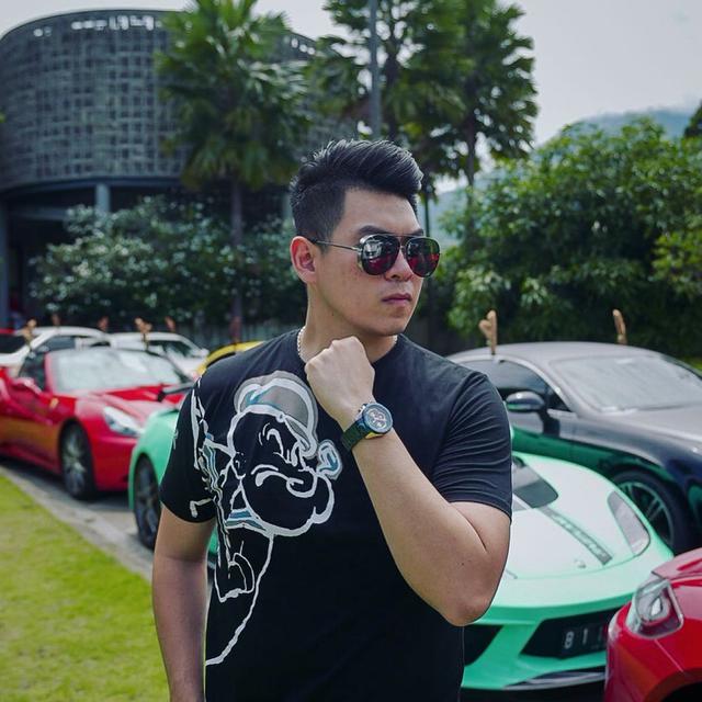 YouTuber Andy Sugar (https://www.instagram.com/p/CYGi_selnH5/)