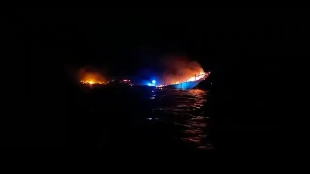 Kapal Yacht KM Puti Raja Terbakar di Selat Buton, Bawa Penumpang Bule dan WNI, Senin (19/4/2021).(Foto:Istimewa)