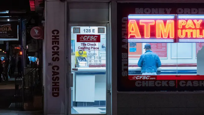 Miris, Seorang Wanita Lupa Mengambil Kartu Saat Ambil Uang di ATM, Rp 6 Juta Hilang dalam Sekejap
