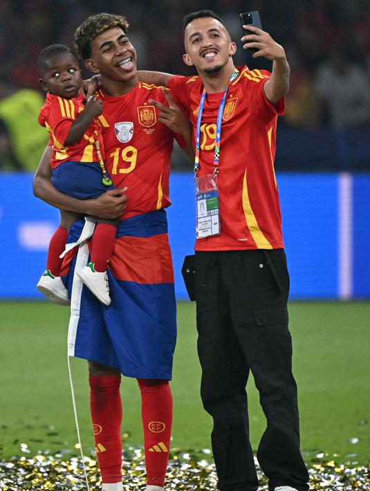 Sebelumnya, pada Euro 2020, Pedri berhasil mendapat trofi pemain muda terbaik meski kala itu Spanyol kandas di semifinal. (JAVIER SORIANO/AFP)