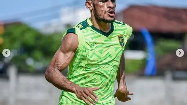 Kembali ke Tim, Ini 5 Potret Ricky Kambuaya saat Latihan Persebaya Surabaya