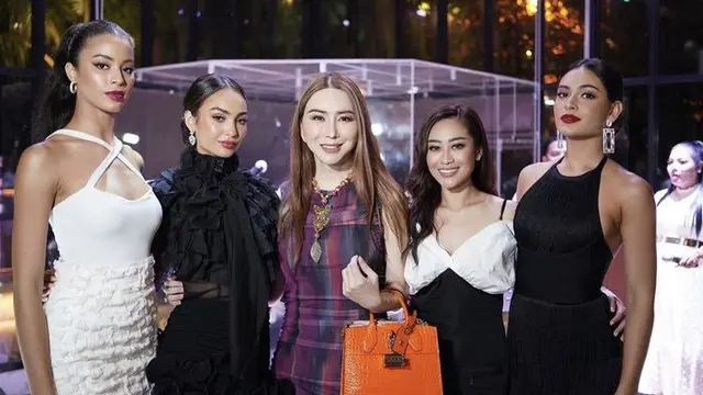 Anne Jakrajutatip, (@annejkn.official)