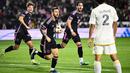 Pemain Inter Miami, Lionel Messi (kedua kiri) melakukan selebrasi setelah mencetak gol penyeimbang 1-1 ke gawang LA Galaxy pada laga Major League Soccer 2024 di Dignity Health Sports Park, California, Amerika Serikat, Senin (26/02/2024) WIB. (AFP/Patrick T. Fallon)