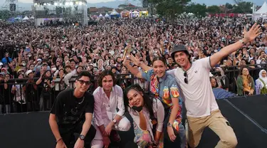 Konser reuni Duo Maia pecah dengan kehadiran para bintang tamu istimewa. (Foto: Instagram/ maiaestiantyreal)