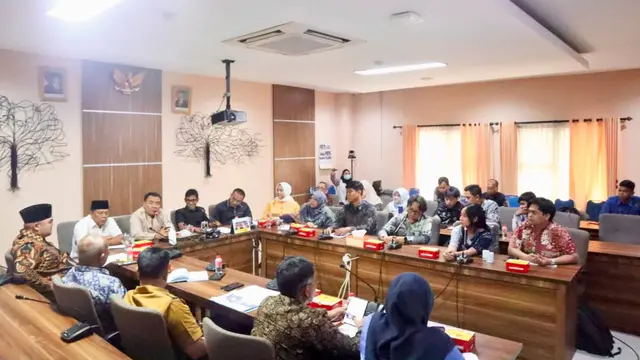 DPRD Depok Panggil penyedia MBG usai puluhan siswa diduga keracunan MBG