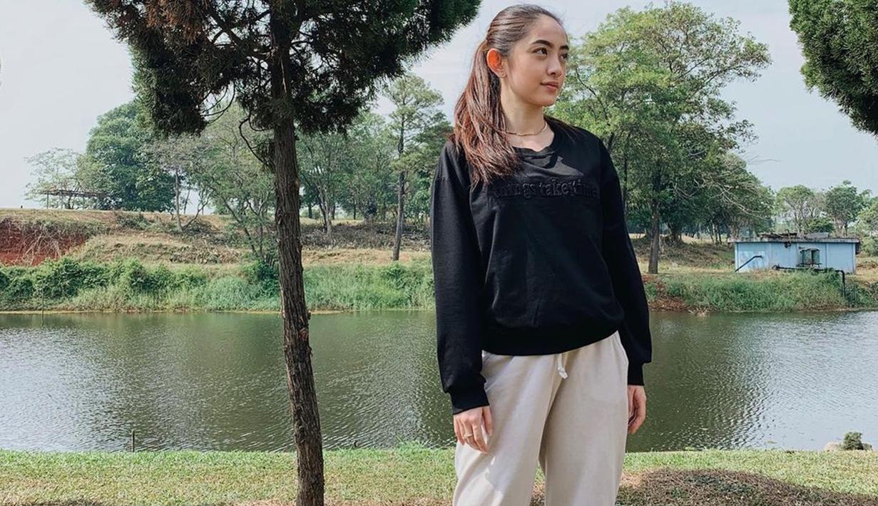 Foto Gaya Casual Natalie Zenn Manis Dan Menawan Hot Liputan6 Com