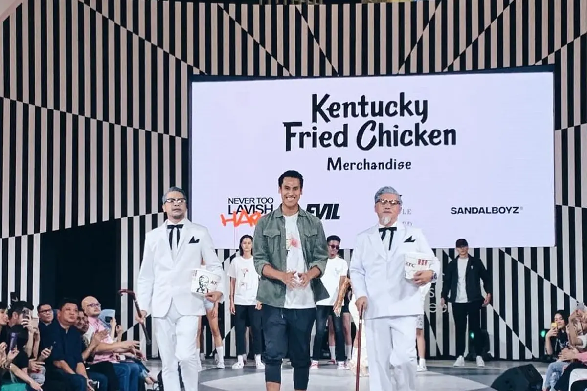 Selebrasi 40 Tahun KFC Indonesia dengan Apparel Ayam di Jakarta Fashion Week 2020