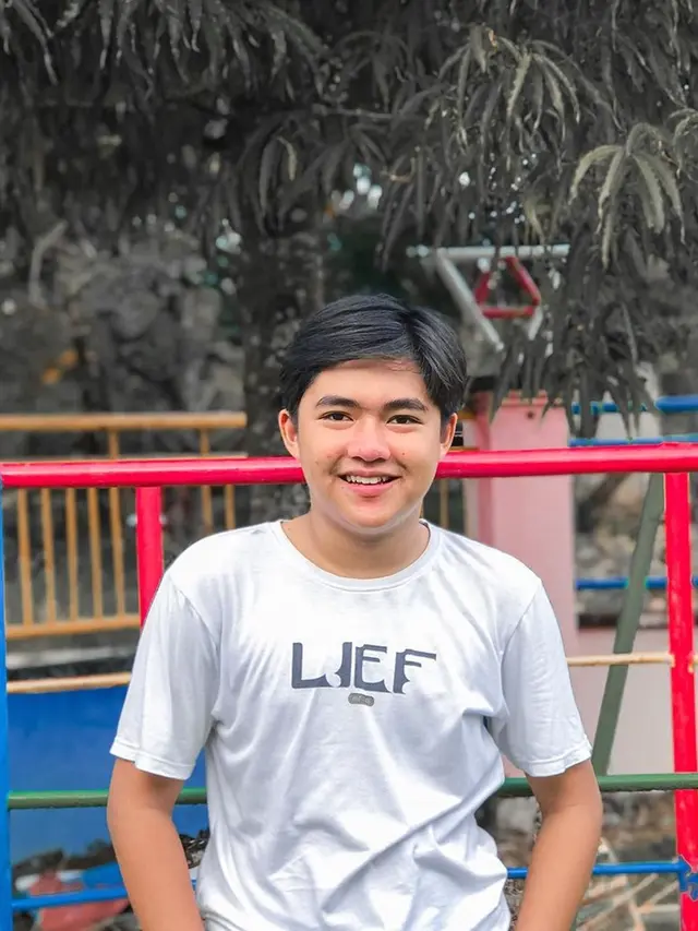 Disebut Mirip Amanda Manopo Versi Cowok, Ini 6 Potret Sabri Anto (