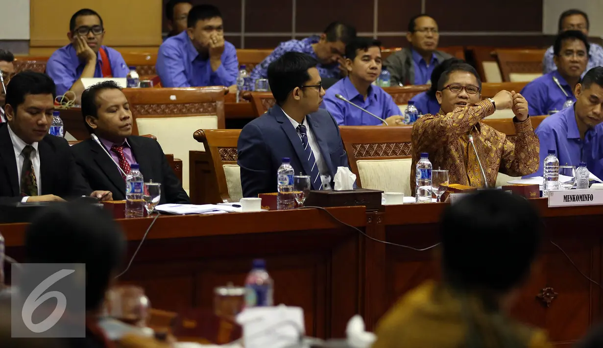 Suasana rapat kerja antara Menkominfo, KPI dan Komisi I DPR di Kompleks Parlemen, Senayan, Jakarta, Senin (3/10). (Liputan6.com/Johan Tallo)