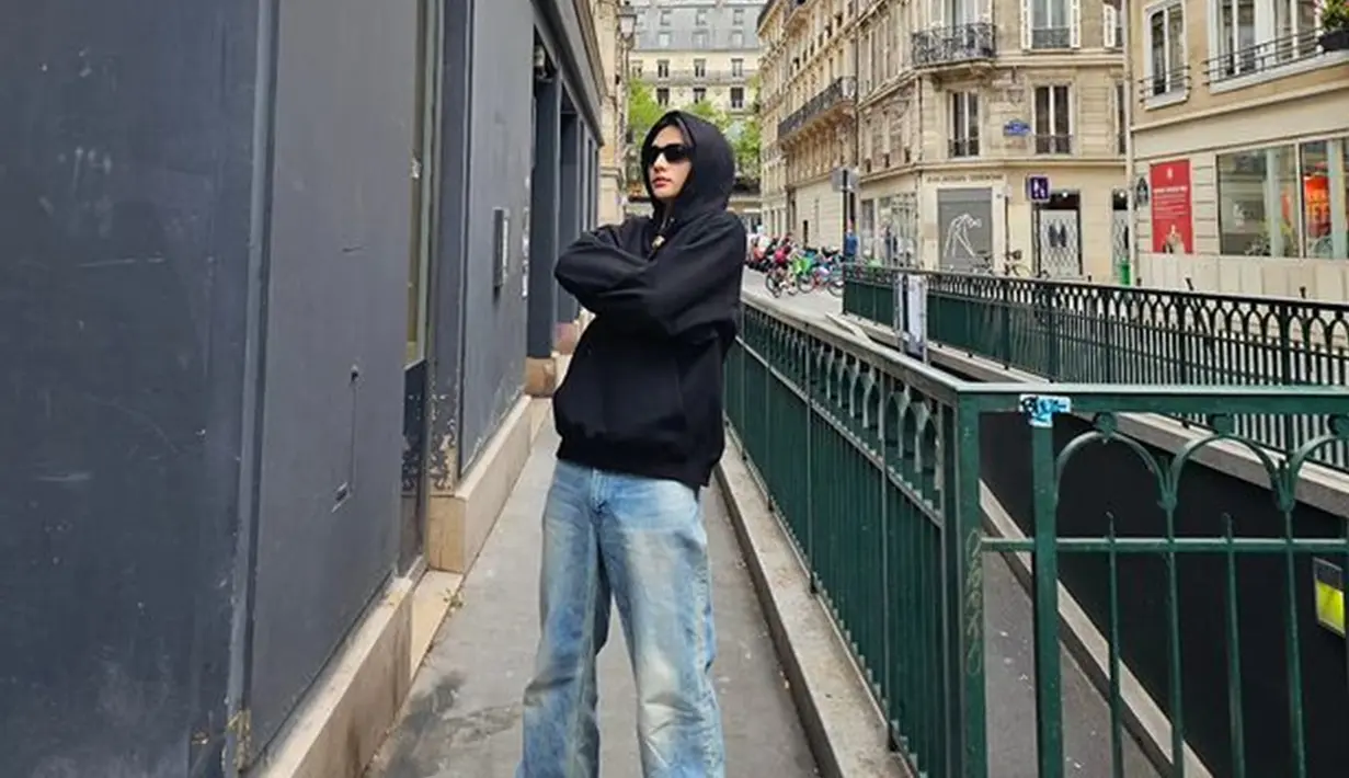 Hyunjin juga mengunggah momen saat berada di Paris sebagai unggahan pertamanya. Bahkan, pria kelahiran 20 Maret 2000 ini telah mengunggah beberapa foto terbarunya hingga mencuri perhatian netizen. (Liputan6.com/IG/@hynjinnnn)