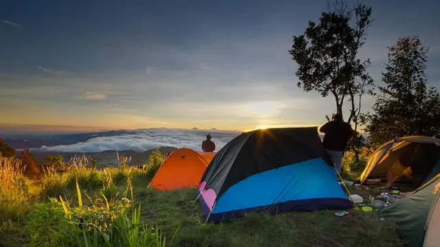 pesona utama Wadas Gantung yang merupakan camp sunrise tertinggi di Purbalingga, 1707 mdpl. (Foto: Liputan6.com/Galoeh Widura)