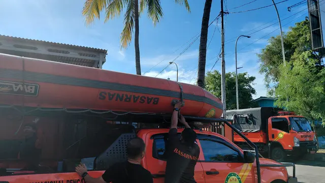 Tim SAR Lakukan operasi pencarian  pemancing hilang di Jember.