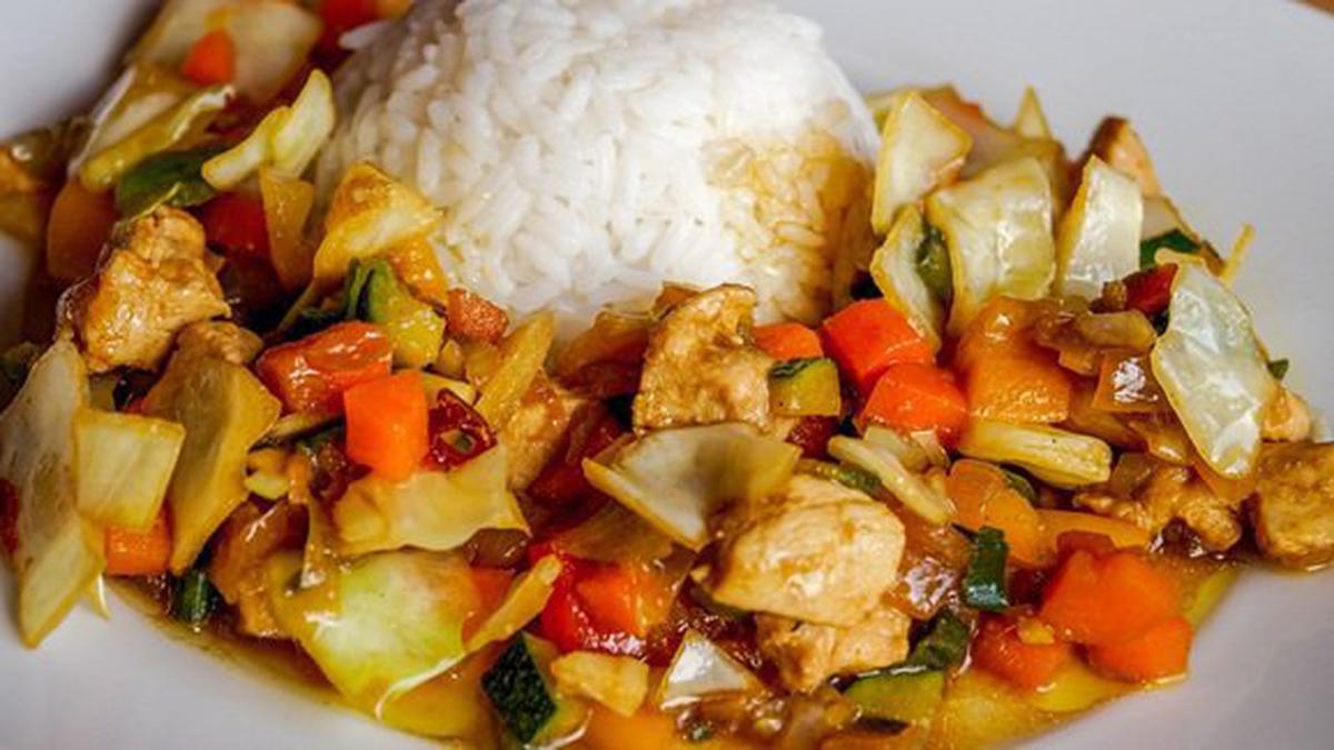 Resep Nasi Tumis Ayam Sayuran - Lifestyle Fimela.com