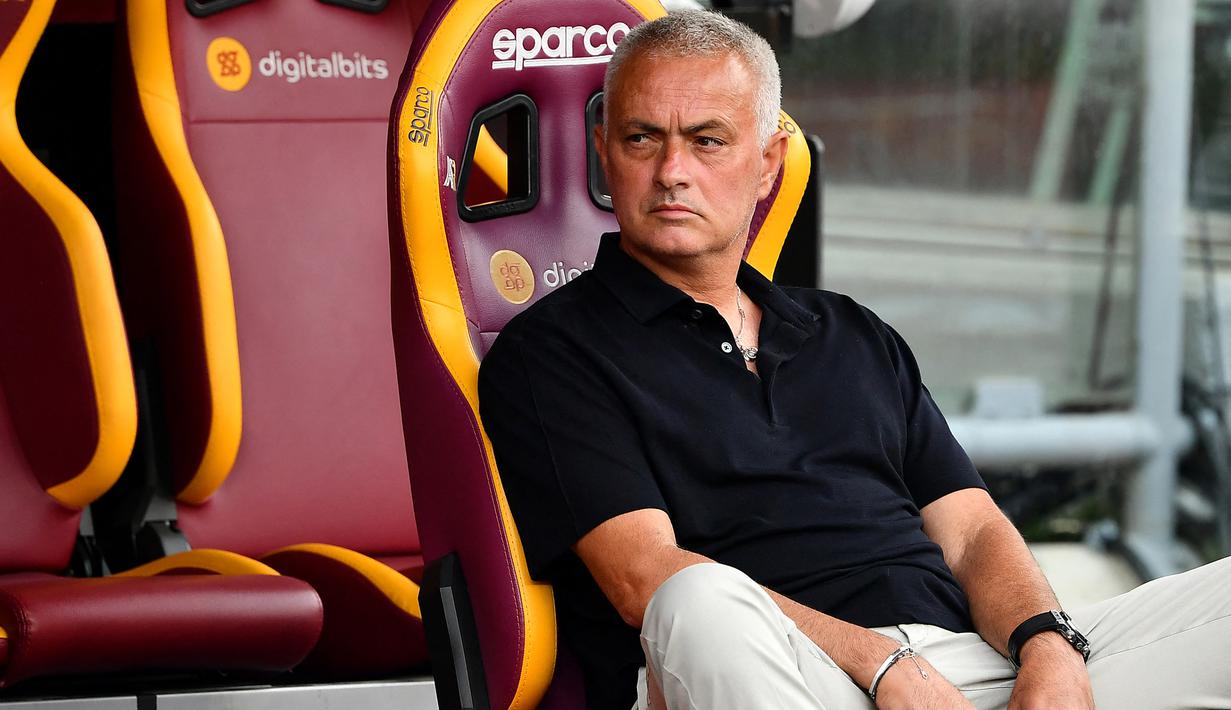 Hasil positif tersebut membuat pelatih AS Roma Jose Mourinho memiliki keyakinan tinggi terhadap komposisi skuatnya yang segera berlaga di Liga Italia musim 2022/2023 yang akan dimulai minggu depan. (AFP/Isabella Bonotto)