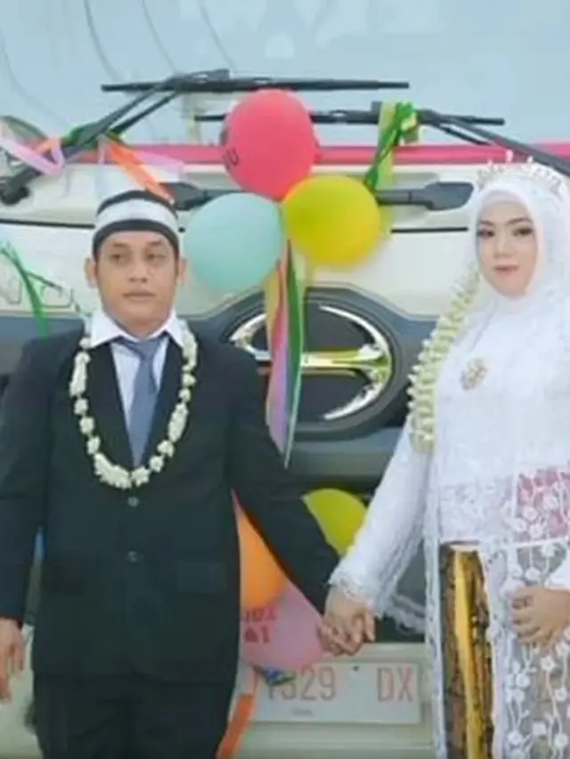 Bikin Melongo, Pria ini Beri Seserahan Hino Ranger 500 ke Pengantin Wanita