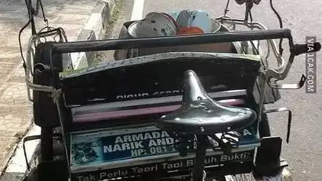8 Potret Absurd Tulisan di Becak Ini Bikin Orang Geleng Kepala