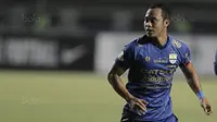 Gelandang Persib Bandung, Atep, saat pertandingan melawan PSM Makassar pada laga lanjutan Liga 1 di Stadion GBLA, Bandung, Rabu, (5/7/2017). (Bola.com/M Iqbal Ichsan)
