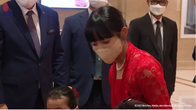6 Potret Dita Karang Secret Number Sambut Presiden Jokowi di Korea Selatan, Menawan