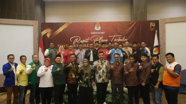Perwakilan tiap partai dalam Rapat Pleno Penetapan Perolehan Kursi Partai Politik dan Calon Terpilih Anggota DPRD Kabupaten Garut untuk Pemilihan Umum (Pemilu) 2024. (Liputan6.com/Jayadi Supriadin)