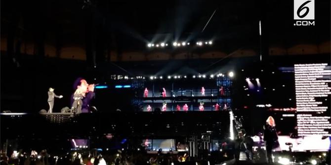 VIDEO: Beyonce Dievakuasi Saat Konser, Ada Apa?