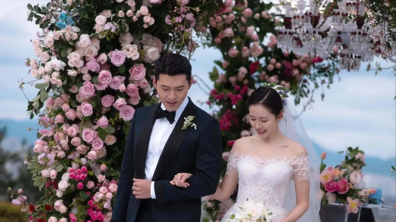 Son Ye-jin Rayakan Anniversary ke-4 bersama Hyun Bin. [@yejinhand]