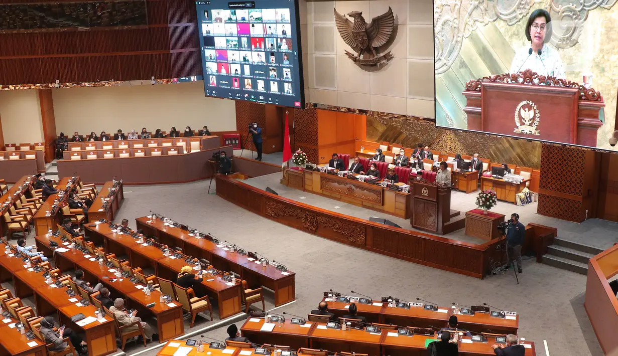 Suasana rapat paripurna ke-26 masa persidangan V tahun 2021-2022 di Kompleks Parlemen, Senayan, Jakarta, Kamis (30/6/2022). Rapat membahas penyampaian hasil pembahasan pembicaraan pendahuluan RAPBN tahun 2023 serta rencana kerja pemerintah, penyampaian pemerintah atas RUU tentang pertanggungjawaban pelaksanaan APBN 2021. (Liputan6.com/Angga Yuniar)