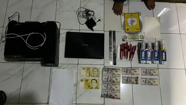 Alat bukti yang digunakan untuk mencetak uang dolar palsu (Istimewa)