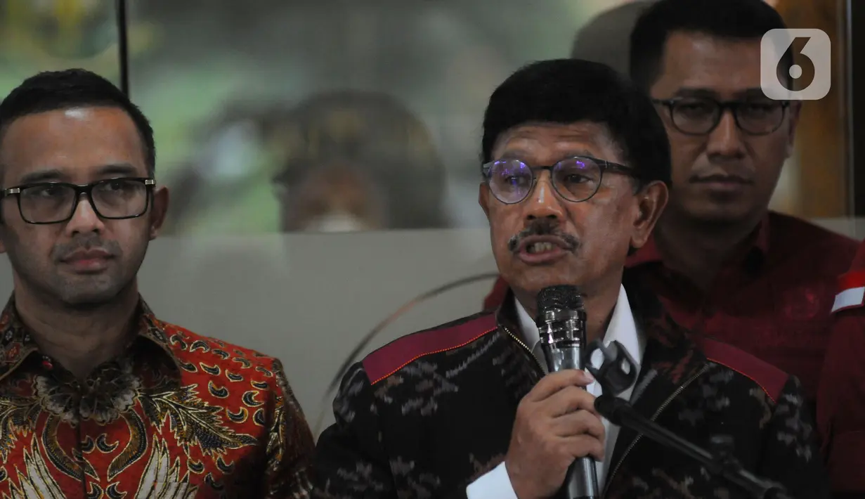 Johnny yang kembali diperiksa Kejagung terkait dugaan tidak pidana korupsi penyediaan infrastruktur base transceiver station (BTS) 4G dan infrastruktur pendukung paket 1 sampai 5 Badan Aksesibilitas Telekomunikasi dan Informasi (Bakti) Kemkoinfo pada tahun 2020 sampai dengan 2022.  (merdeka.com/Imam Buhori)