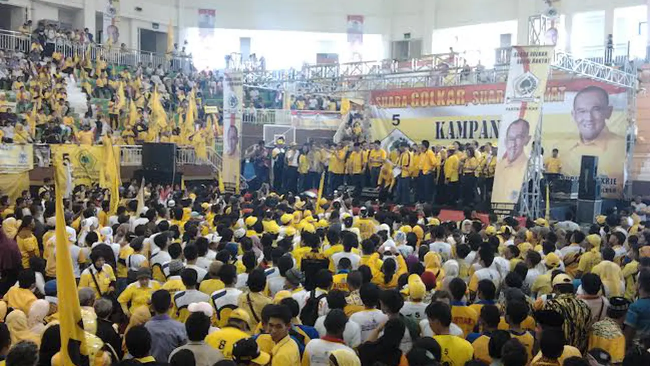 Akbar Tanjung Ajak Kader Kembalikan Kepercayaan Golkar
