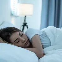 Ilustrasi perempuan tidur/copyrightshutterstock/Hananeko_Studio