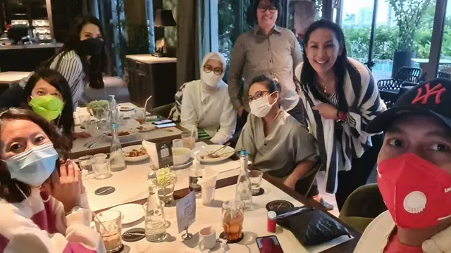 6 Momen Bridal Shower Kalina Ocktaranny, Diceburkan ke Kolam