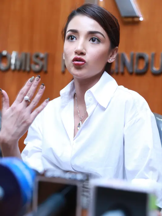 Dalam sidang pembuktian itu, majelis hakim menyanyangkan pihak Tsania sebagai penggugat yang tidak menghadiri sidang. Tsania seharusnya bisa menjelaskan video yang dijadikan sebagai salah satu bukti memuluskan gugatannya. (Adrian Putra/Bintang.com)