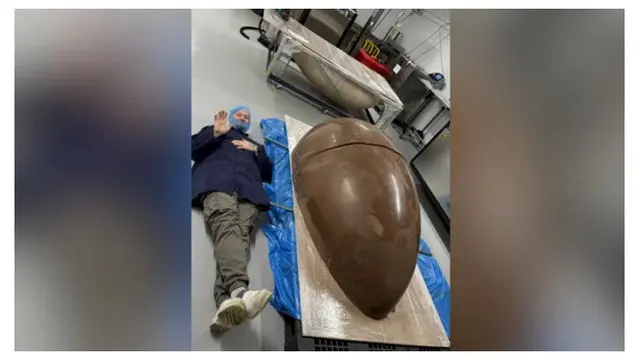 Potret Telur Paskah Raksasa Seberat 300 Kg, Detailnya Bikin Terpukau