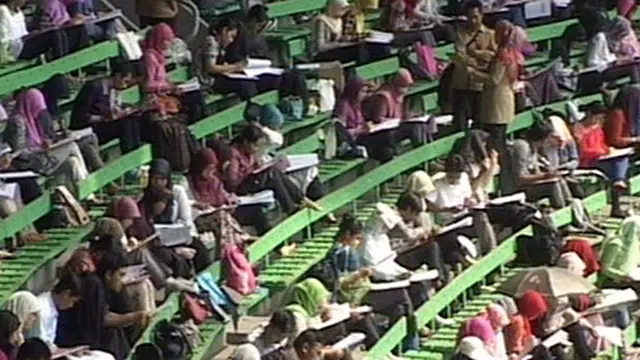 Liputan6 Siang 03-11-2013 |2| Tes CPNS, Sosok Minggu Ini