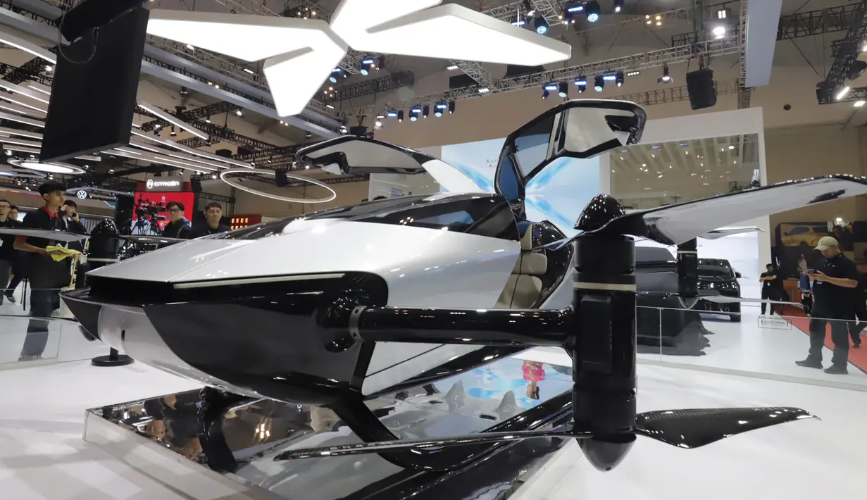 Acara ini juga didukung oleh lebih dari 120 merek dari industri pendukung. Mereka akan merilis model dan teknologi terbaru dalam pameran otomotif terbesar di Indonesia. (merdeka.com/Arie Basuki)