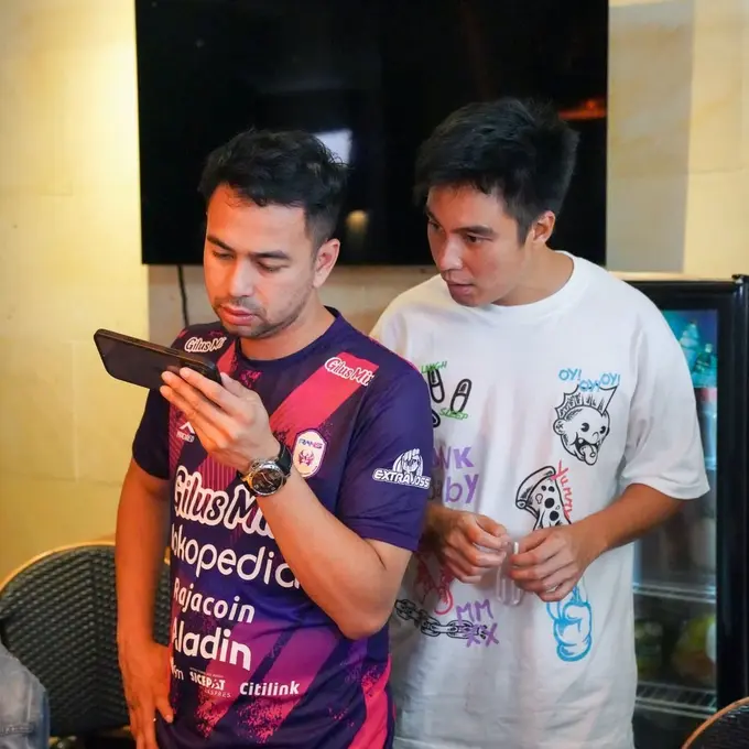 [Fimela] Raffi Ahmad dan Baim Wong