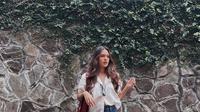Gaya Raisa pakai celana jeans (Foto: Instagram Raisa)