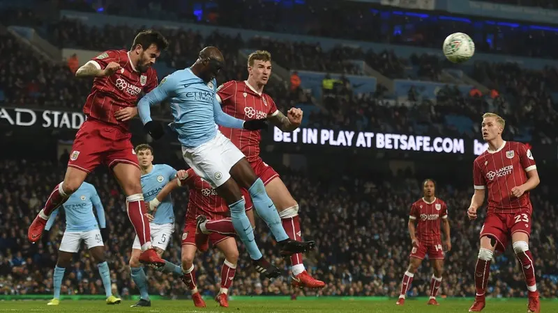 Manchester City sukses menekuk Bristol 2-1. (AFP/Paul Ellis)