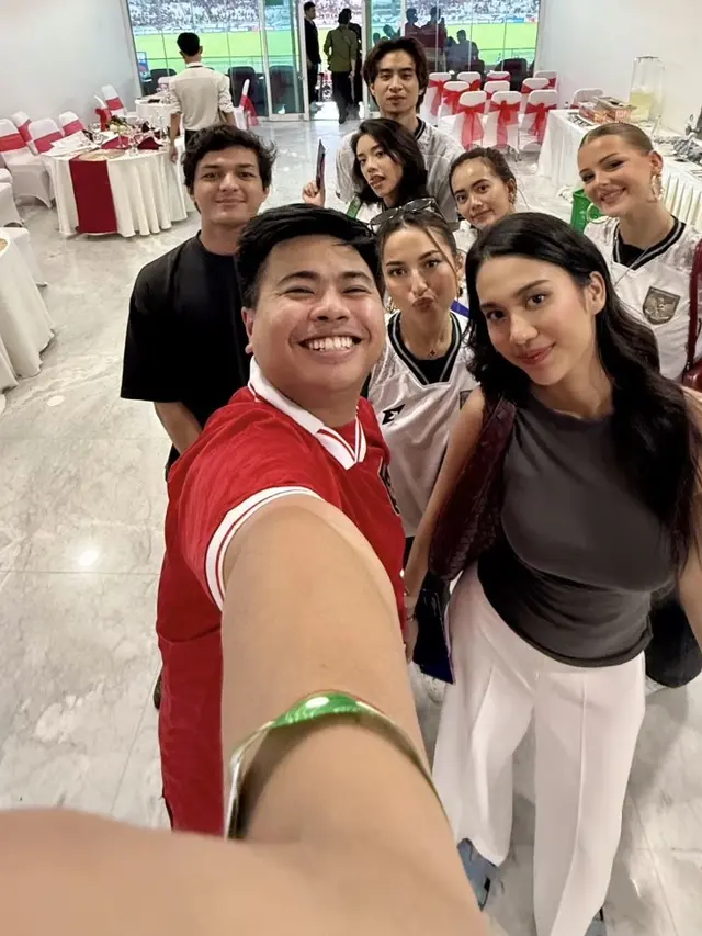 Outfit Azizah Salsha