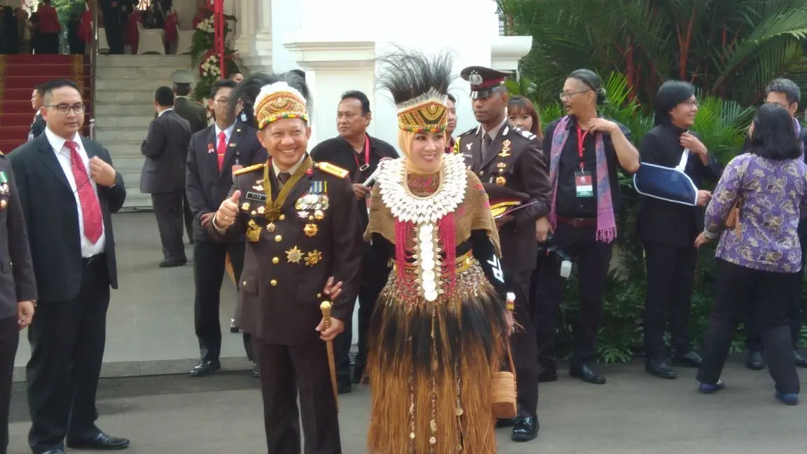 Kapolri Tito Karnavian dan istrinya mengikuti upacara HUT ke-72 RI di Istana (Liputan6.com/ Ahmad Romadoni)