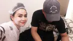 Artis Tessa Kaunang pose bareng sang kekasih, Rully, saat sedang perawatan wajah. Setelah bercerai dari Sandy Tumiwa, Tessa diketahui sudah menemukan tambatan hati baru. (Instagram/thessakaunangtuiit)