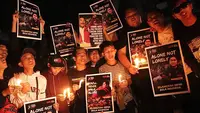 Relawan dari Gerakan Sepak Bola untuk Rakyat (GSR) menggelar aksi damai bertajuk“1000 Lilin & Doa Bersama untuk Sepak Bola Indonesia” di Gedung Joang 45, Jakarta Pusat, Selasa (4/4/2023). (Dok. GSR)