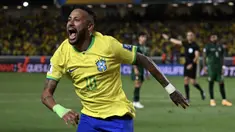 Timnas Brasil mengawali Kualifikasi Piala Dunia 2026 dengan kemenangan telak 5-1 saat menjamu Bolivia di Mangueirao Stadium, Belem, Brasil, Sabtu (9/9/2023) pagi WIB. Empat gol kemenangan Brasil dicetak masing-masing lewat brace Rodrygo dan Neymar, ditambah satu gol dari Raphinha. Sementara satu-satunya gol tim tamu dicetak oleh pemain pengganti Victor Abrego. Dengan hasil ini Brasil sementara memimpin klasemen zona Conmebol dengan keunggulan selisih gol atas Uruguay, Argentina dan Kolombia yang sama-sama mengemas tiga poin. (AFP/Carl De Souza)