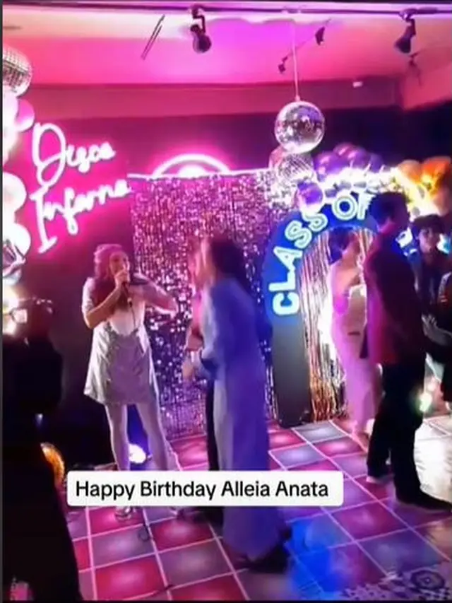 6 Momen Pesta Ulang Tahun ke-18 Alleia Anak Ariel NOAH, Meriah Bertema Disko