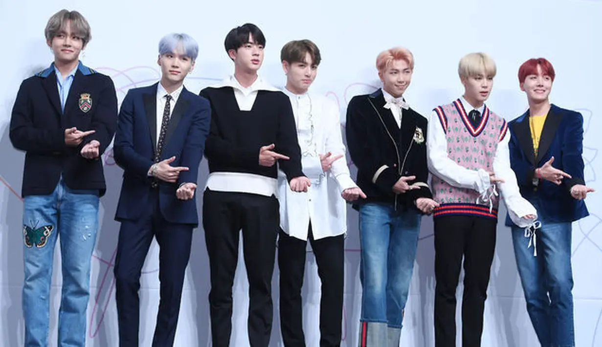 Belum sebulan, tiket yang akan digelar di 21 negara itu sudah ludes. BTS akan mengunjungi Oakland, Los Angeles, Newark, Chicago, Kanada, Fort Worth, dan Newark. (Foto: koreaboo.com)